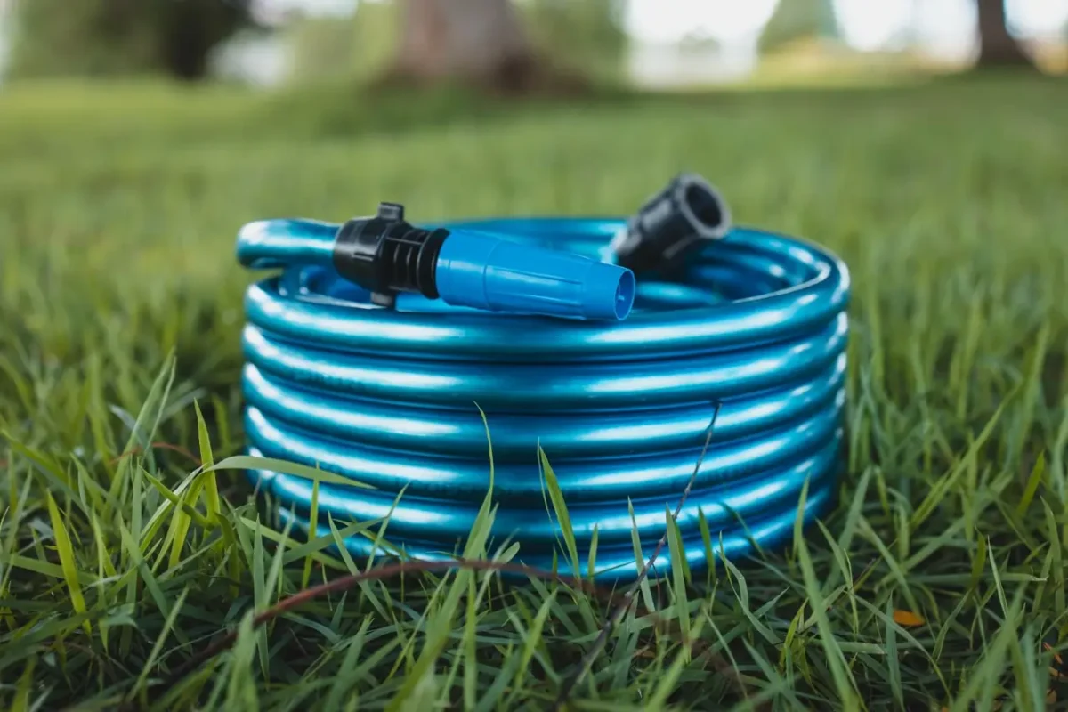 Vista Isométrica Ambientada da Mangueira EcoPérola Mini Azul Oceano