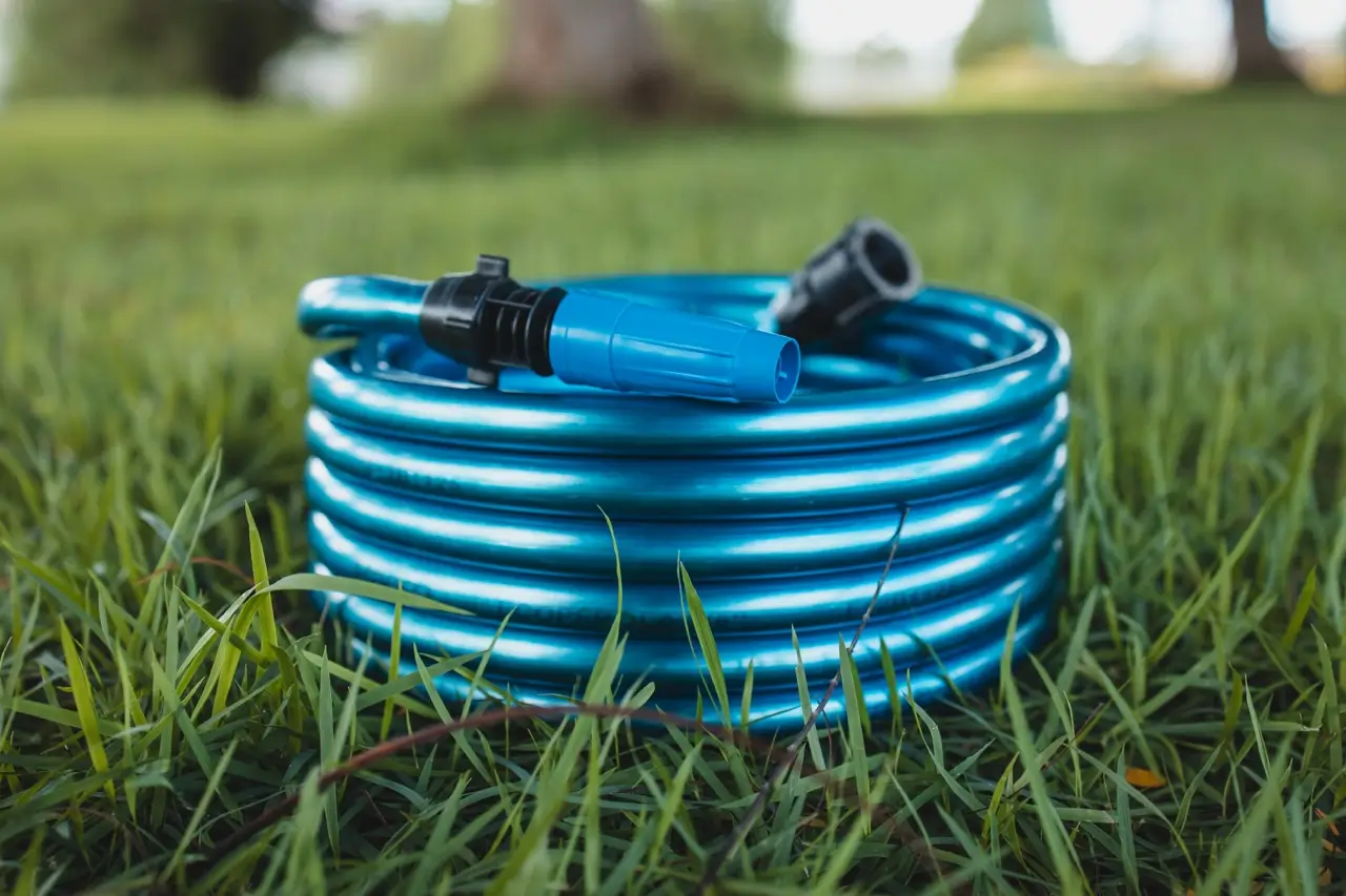 Vista Isométrica Ambientada da Mangueira EcoPérola Mini Azul Oceano