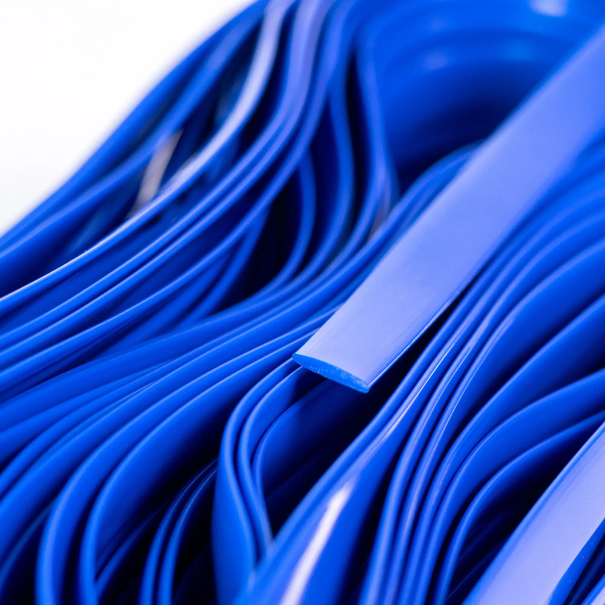 Foto mostrando os detalhes internos do Macarrão para Cadeira Duraforto Chato Azul Marinho.