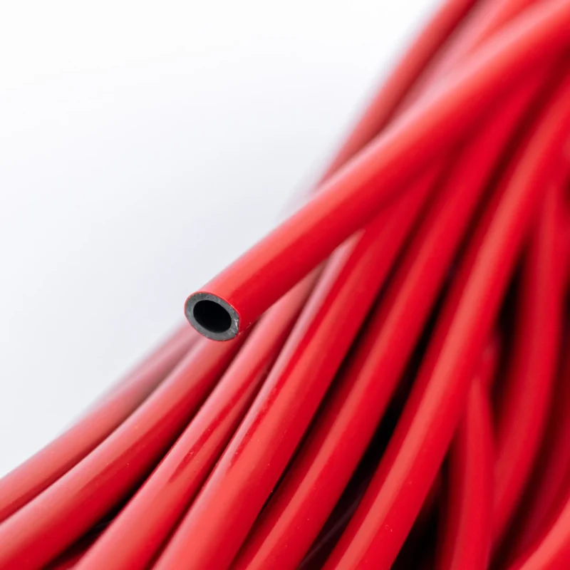 Foto mostrando os detalhes internos do Macarrão para Cadeira Fibreco MP Vermelho Sangue