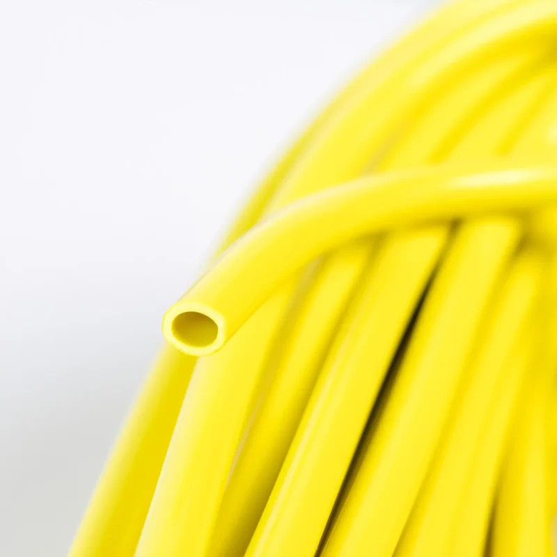 Foto mostrando os detalhes internos do Macarrão para Cadeira Duraforto MPV Amarelo Canário.